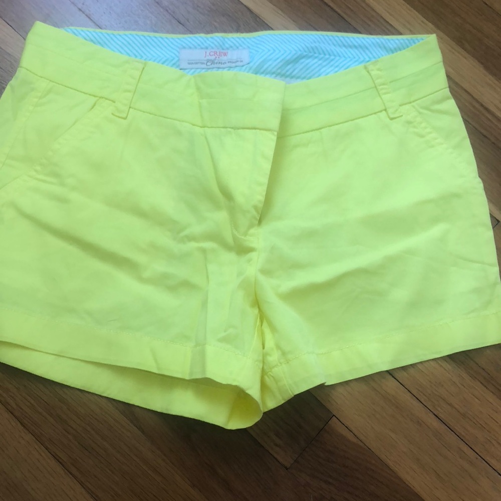 Yellow chino short!